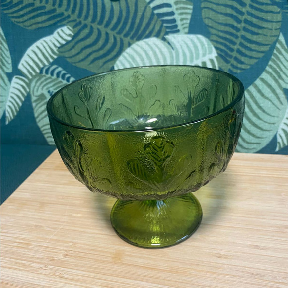 Vintage Green Glass Leaves Pattern Large Serving Pedestal Candy Dish - Picture 4 of 9
